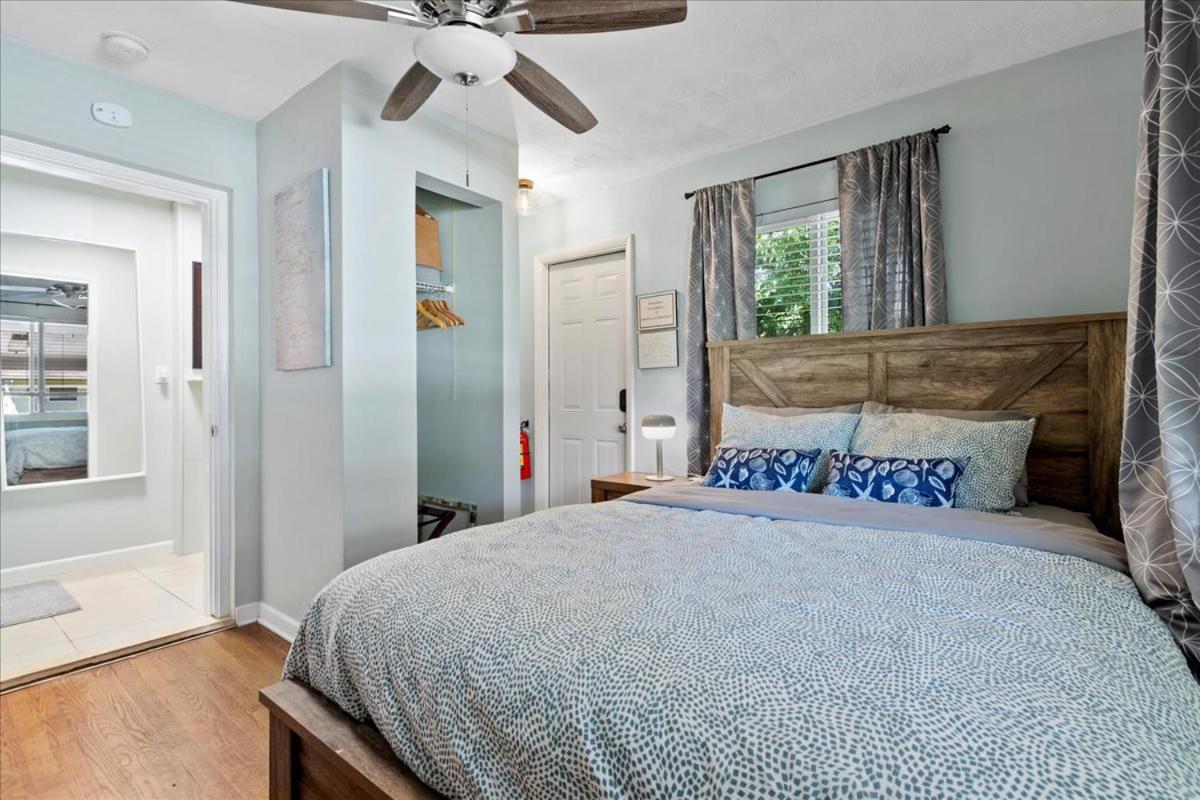 Egrets Den - Cozy With Centrally Located In Charming Oakland Park Guest house
